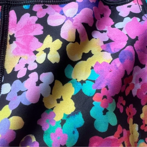 NWT wear it to heart floral legging